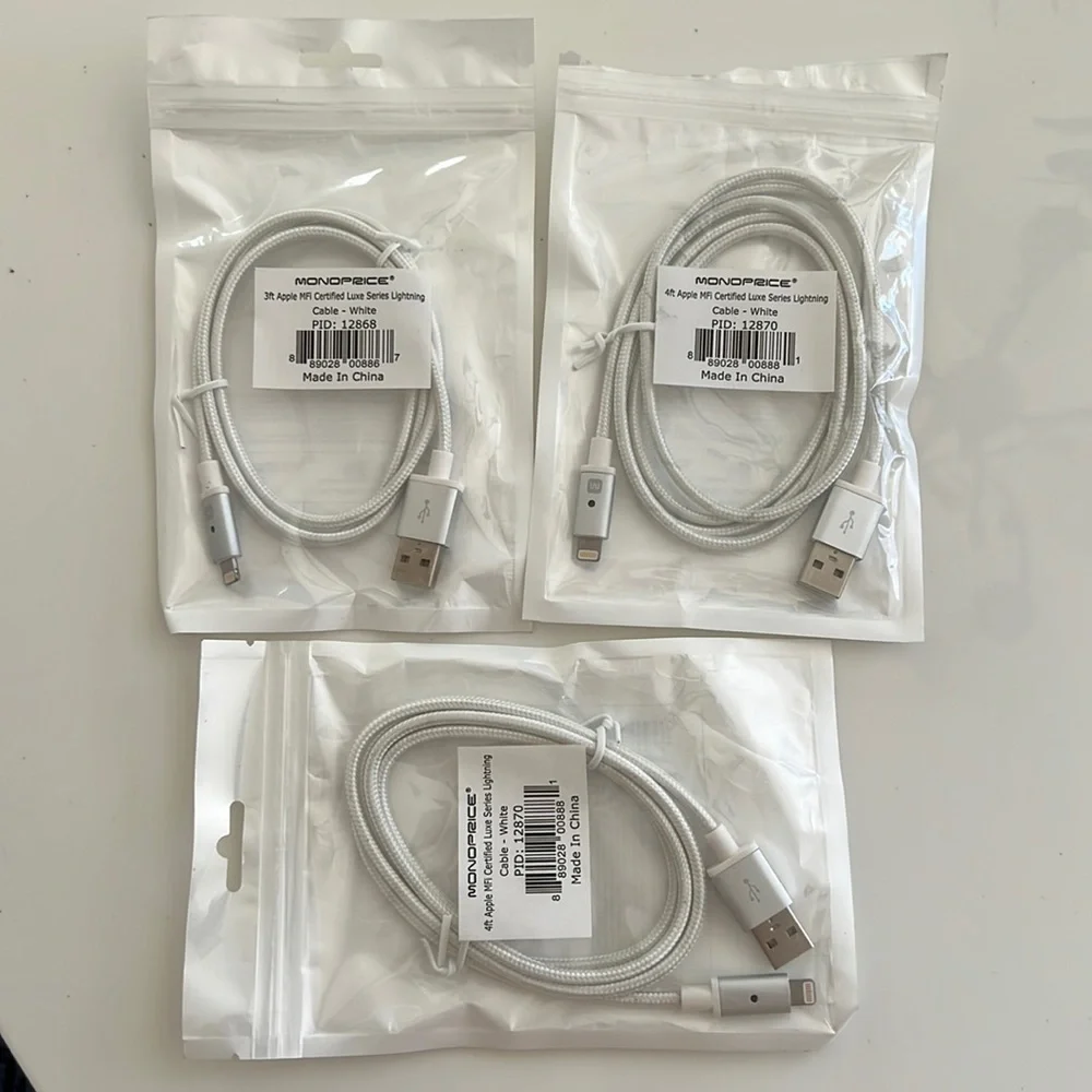 3ft apple mail certified luxe series lightning cable white! Set of three! NWT!
